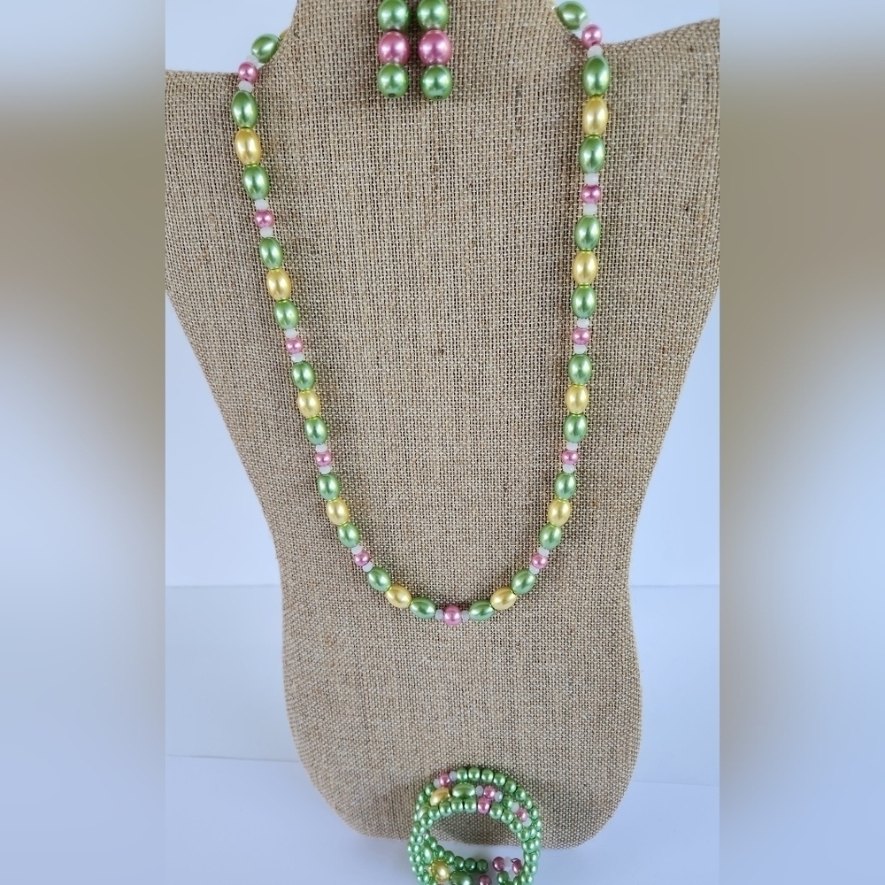 Hand Crafted 3 Piece Jewelry Set Faux Pearls Green Yellow Pink White Necklace - Picture 2 of 10